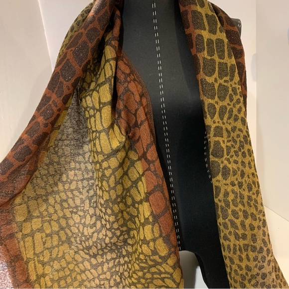 Animal print scarf with fringe. Scarf has a nice Sheen /sparkle. Approx. 64” - Picture 4 of 7